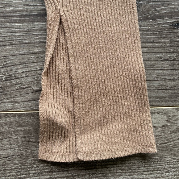 Aritzia Babaton Distill Legging camel/ tan | rubbed knit | split hem - Picture 6 of 14
